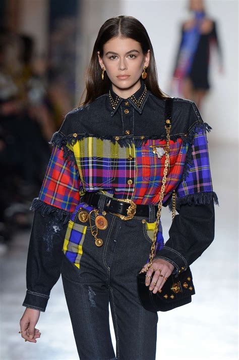 kaia gerber versace runway.